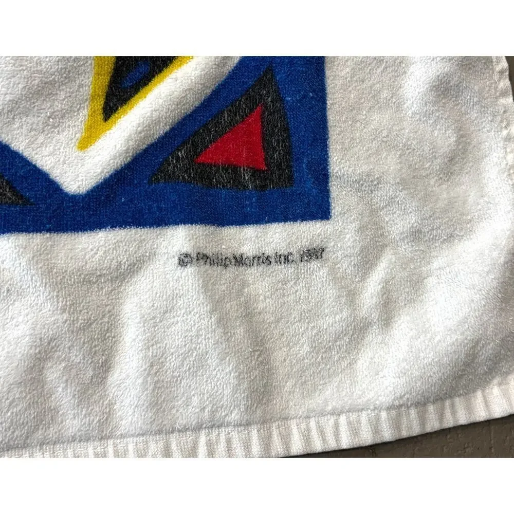 Vintage 1997 Marlboro White Beach Towel Mountains Philip Morris